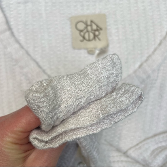 Revolve Chaser V Neck Snap Front Henley XS EUC - Picture 6 of 9